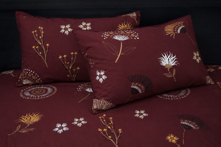 Ink Bloom Custom Bed Sheet Set in Maroon