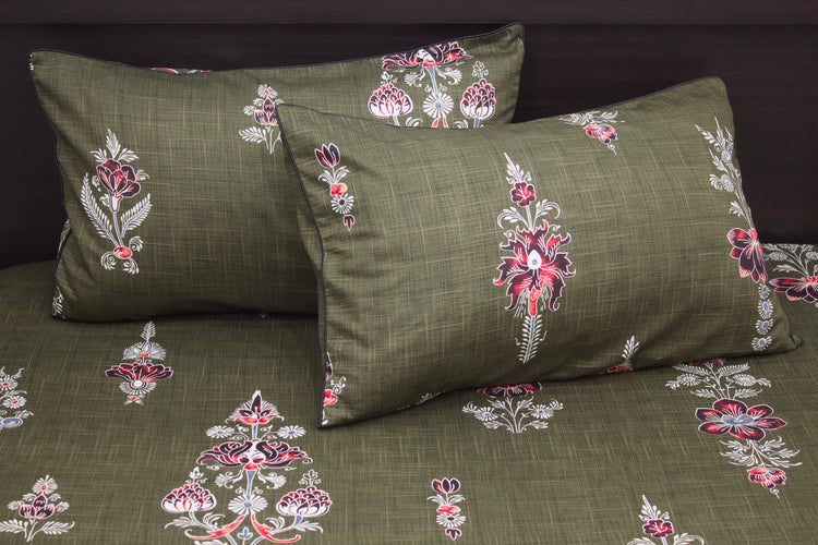 Elegant Motifs Print Custom Bed Sheet Set in Green