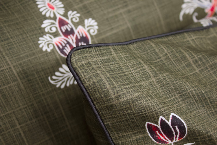 Elegant Motifs Print Custom Bed Sheet Set in Green