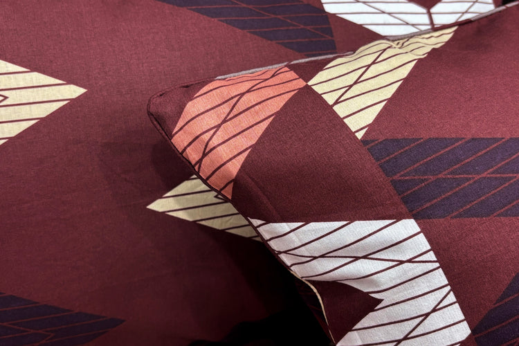 Pillows in brown with geometric print