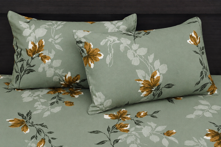 Amelia Bloom Custom Bed Sheet Set in Light Green