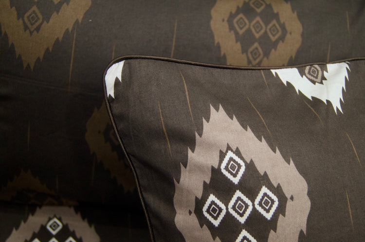 Abstract Motifs Print Custom Bed Sheet Set in Mud Brown