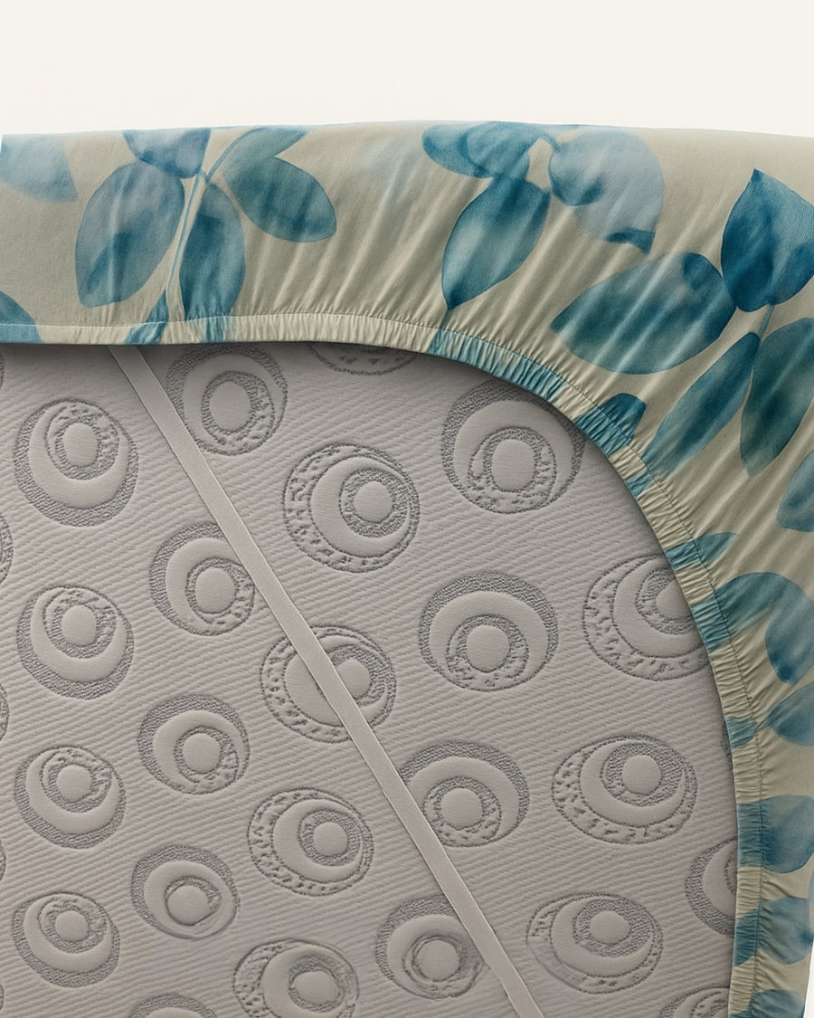 Elastic fitted bedsheet